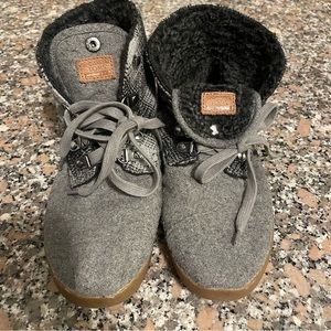 Toms plush lined ankle booties, women’s 6.5